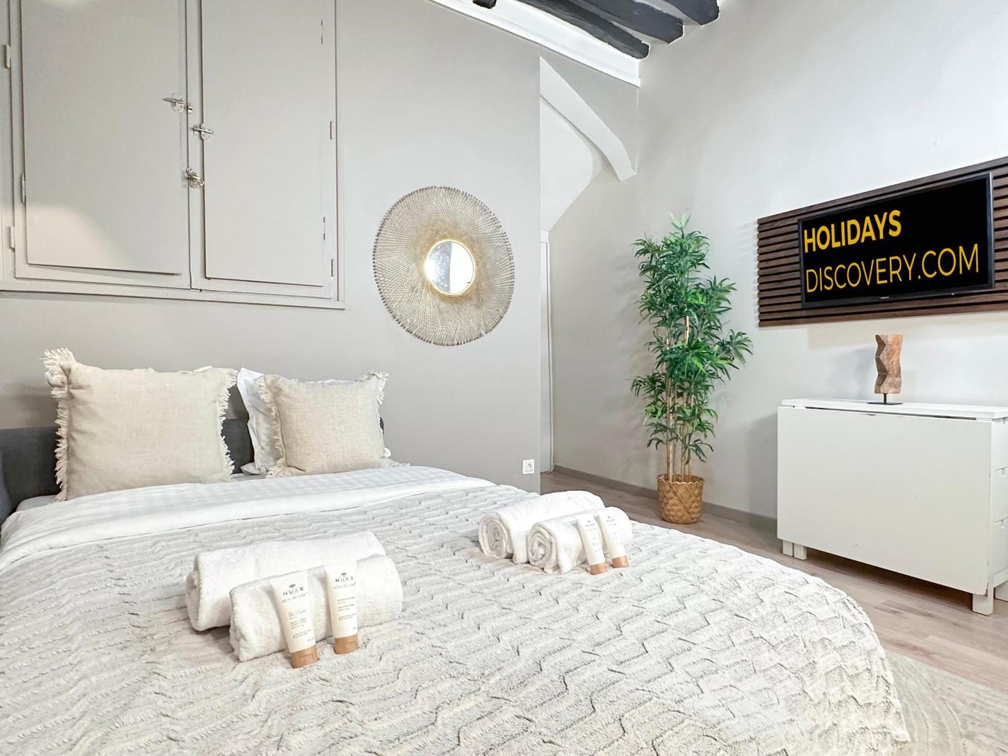 Chic Louvre Apartment Париж Экстерьер фото
